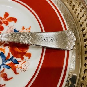 O1-Antique Silverplate Hand Engraved Serving Spoon Early Wm Rogers